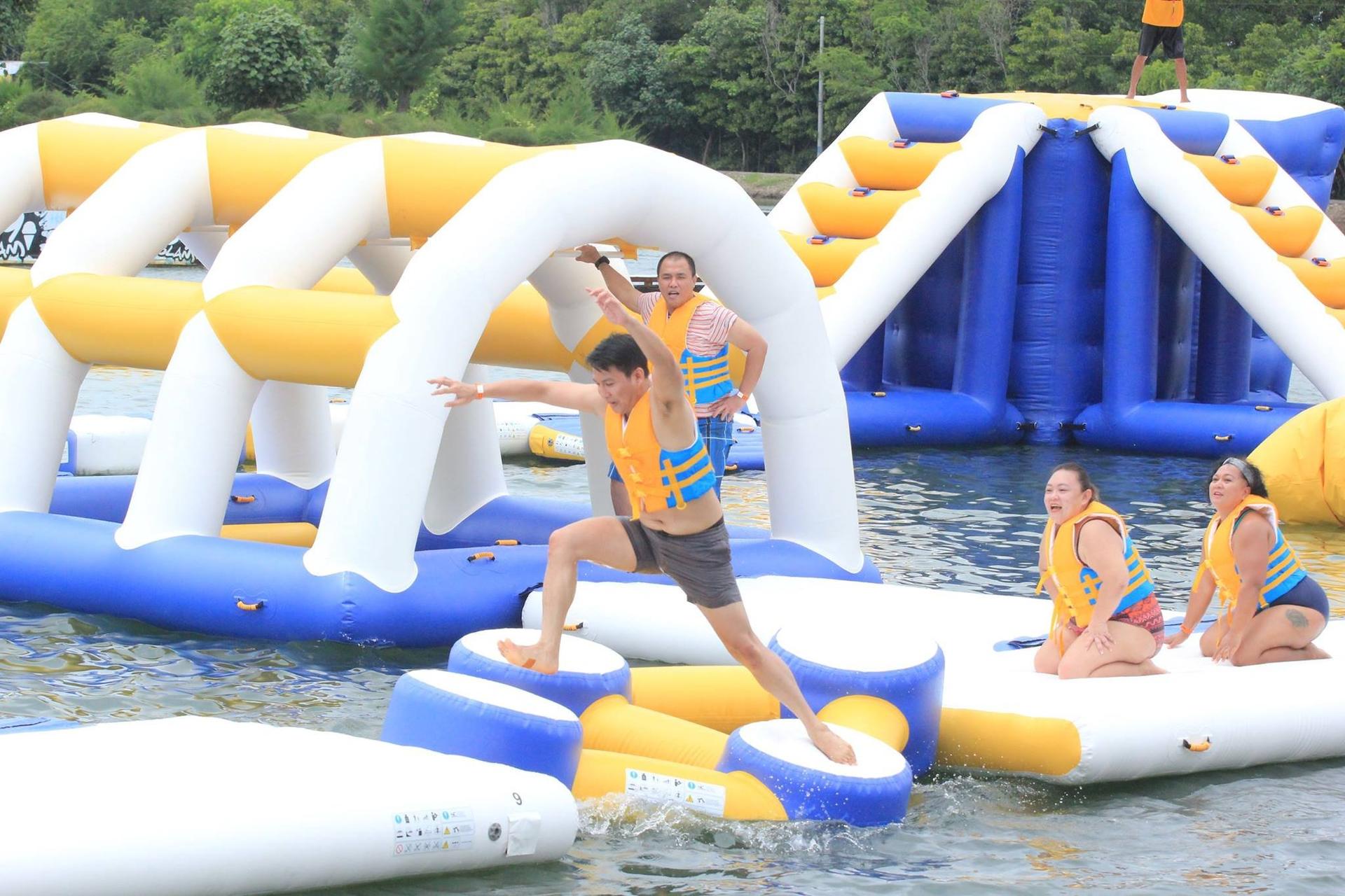 sport Custom pool giant inflatable floating Bouncia