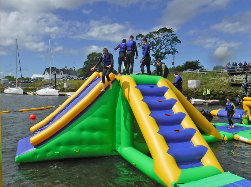 Latest inflatable lake obstacle course 100 people personalized for